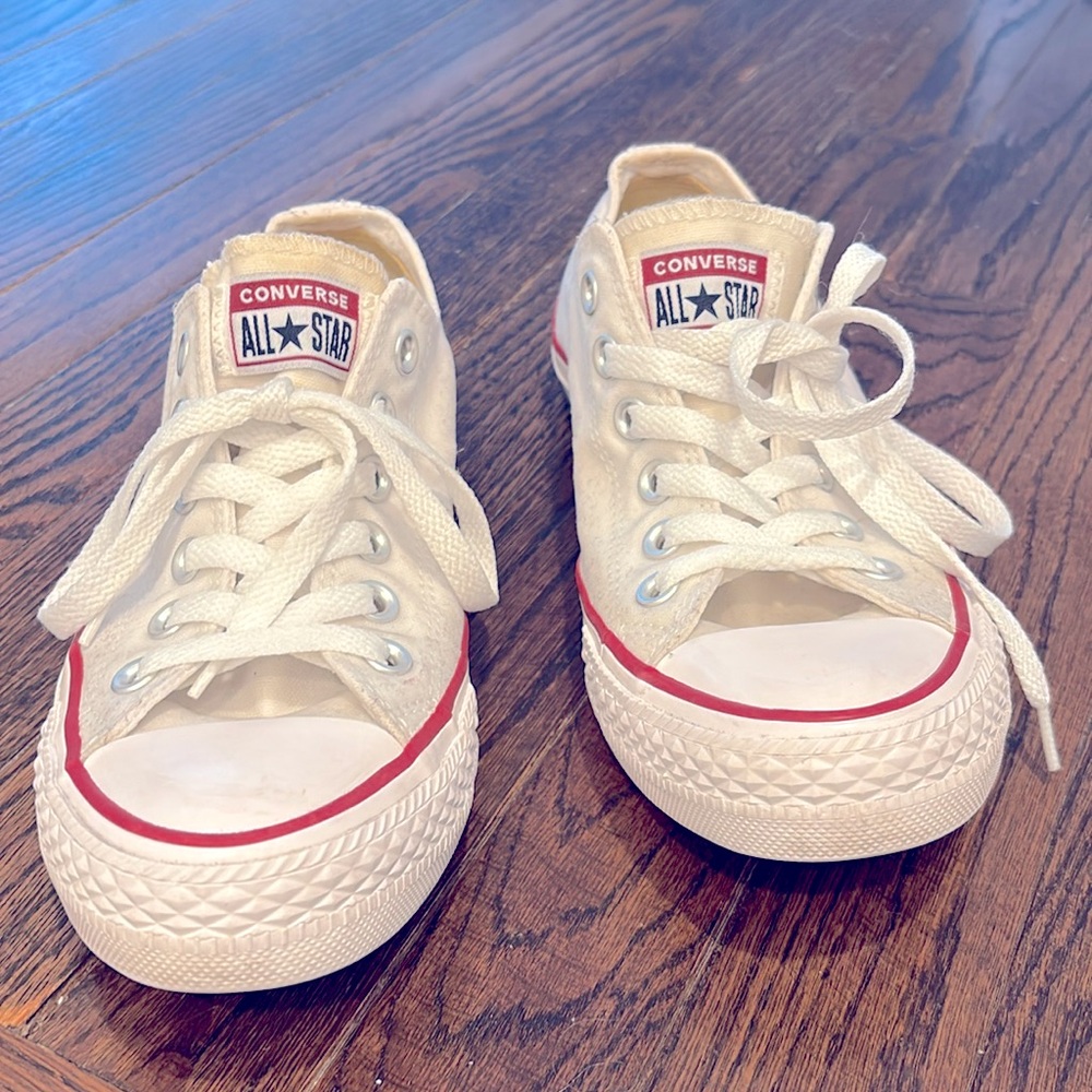 Converse Chuck Taylor Low Tops White Sz. 7.5